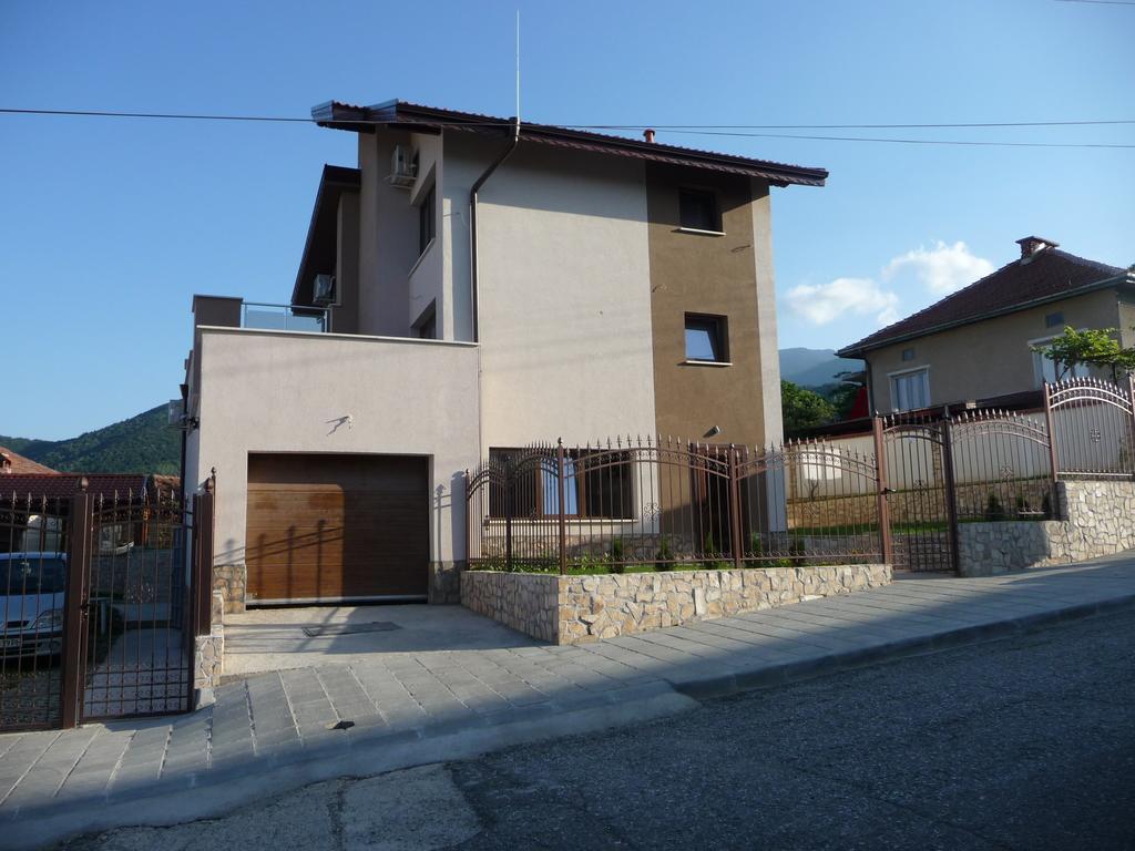 Guest House Camellia Berkovitsa Extérieur photo